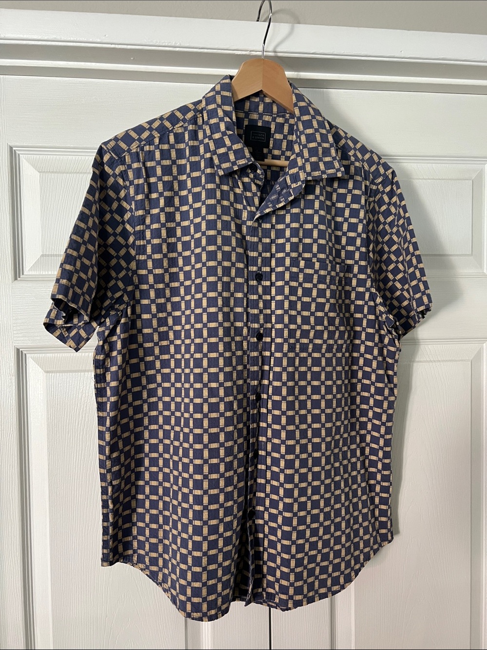 14th & Union Navy and Tan Check Short Sleeve Button-Up Shirt